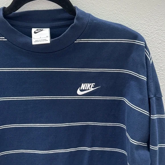 Nike Women’s Long Sleeve Loose Fit Top Navy White Stripes Size Small - Picture 4 of 6
